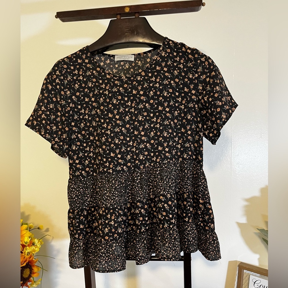🌸 Paper Crane Black Floral Tiered Blouse 🌸
Size: Medium ✨ - Picture 2 of 5